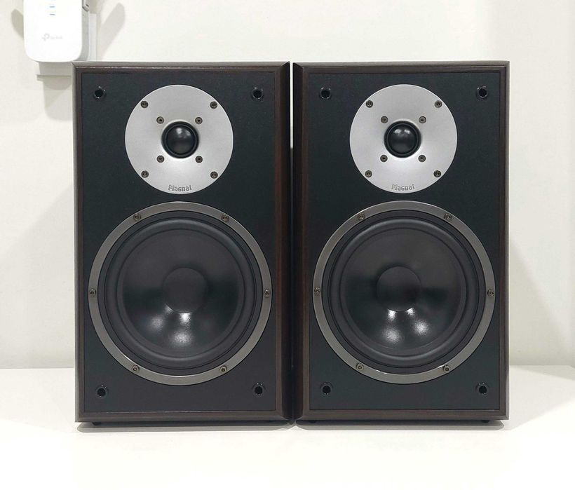 Colunas/monitores do fabricante germânico MAGNAT Monitor Supreme 202 (200w)