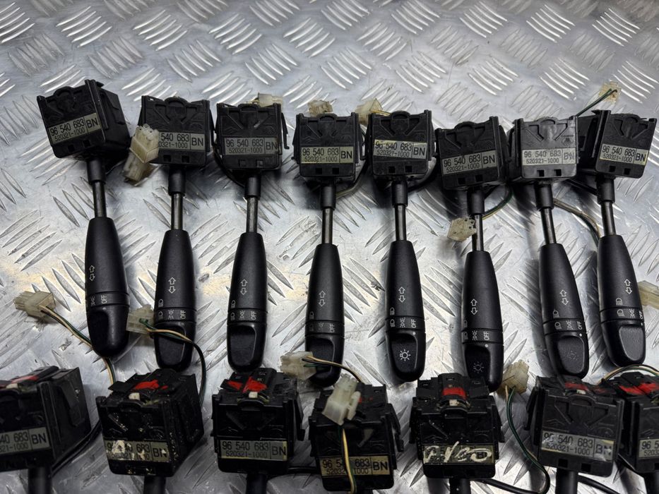 Подрулевой переключатель левый поворотов chevrolet aveo t200  96540683