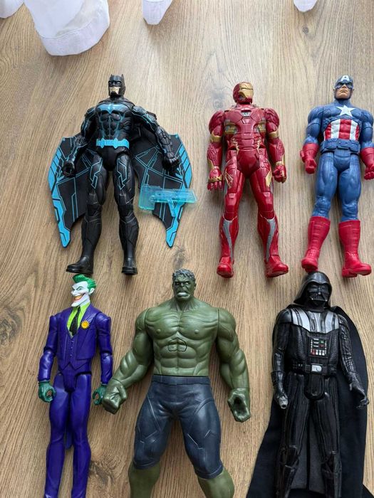 Фігурки супергероїв та героїв зоряних війн