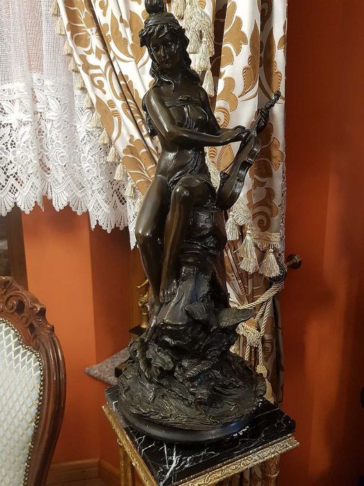 Rzeźba z brązu - młoda kobieta ze skrzypcami - 60 cm 30 kg - Sygnatura