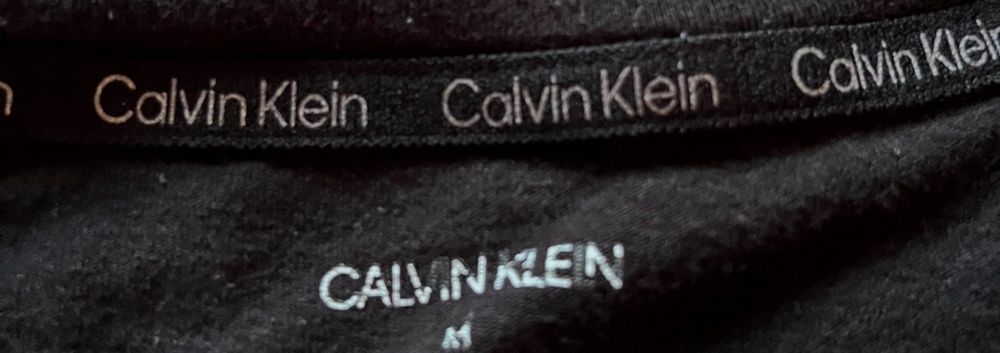 Vendo Pijama Calvin Klein. ( Não Baixa de Preço ).