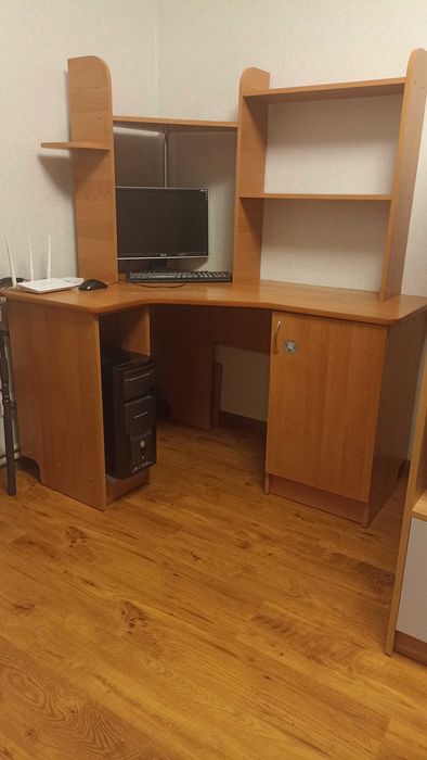 Стіл письмовий/комп'ютерний