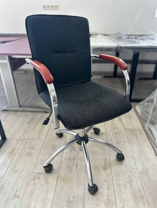 Срочная распродажа Офисная мебель Кресла стулья Крісла стульці Дивани