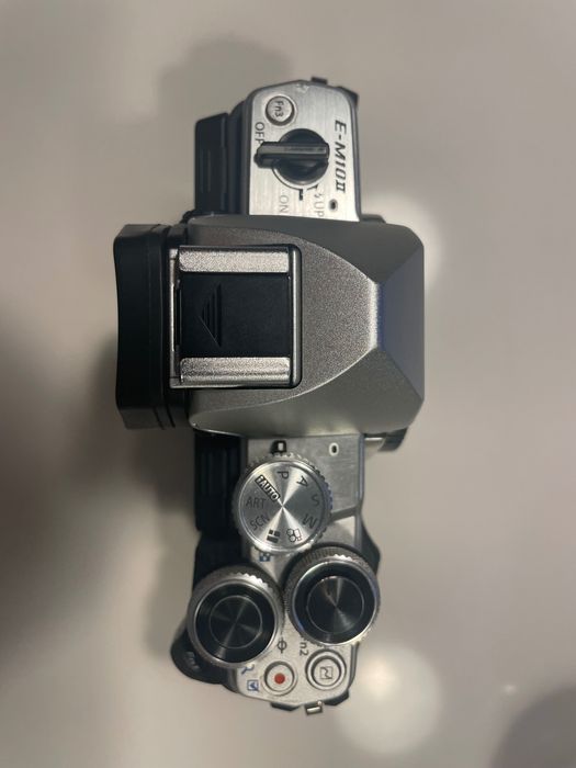 Camera Olympus E-M10 II