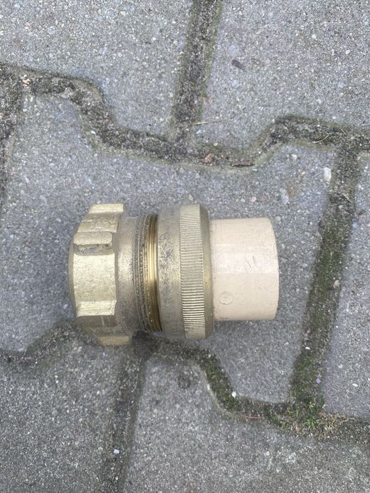 Śrubunek  klejony 63 komplety