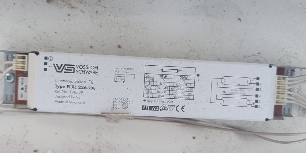 Oprawa lampa świetlówka
