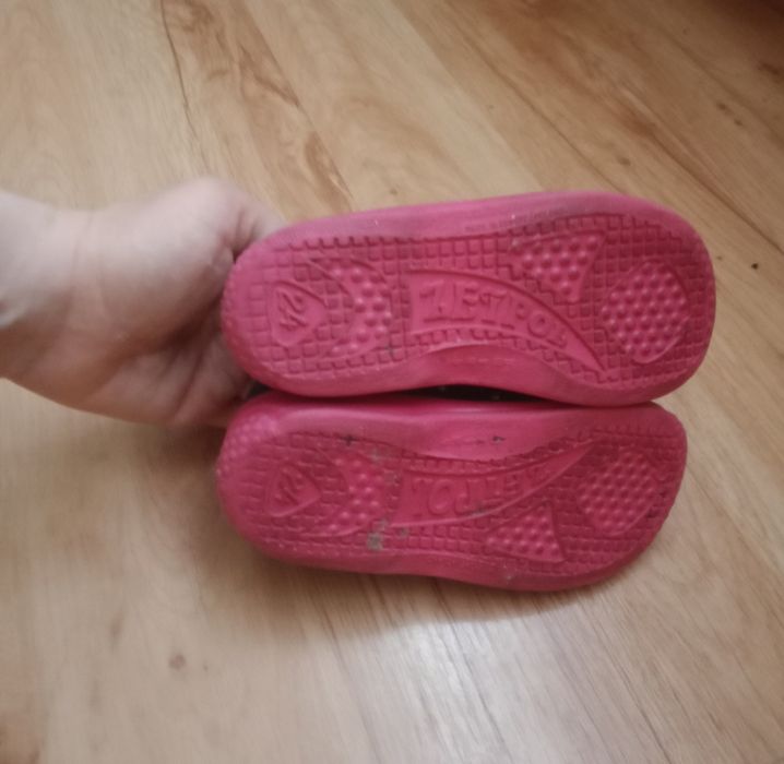 Sandały dziewczęce granatowe w groszki różowa wróżka klips