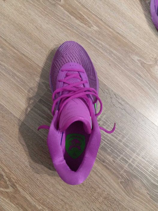 Продам кросівки нові