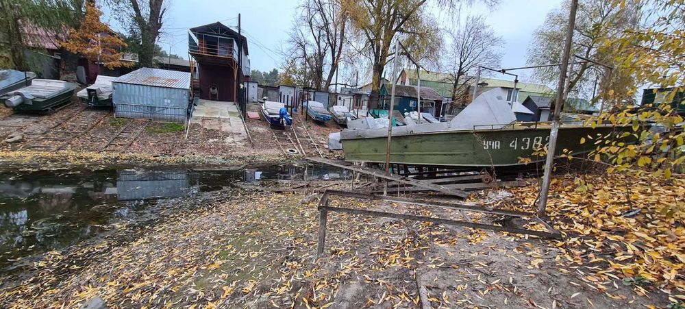 Лодочный причал 1 Човен і місце під човен