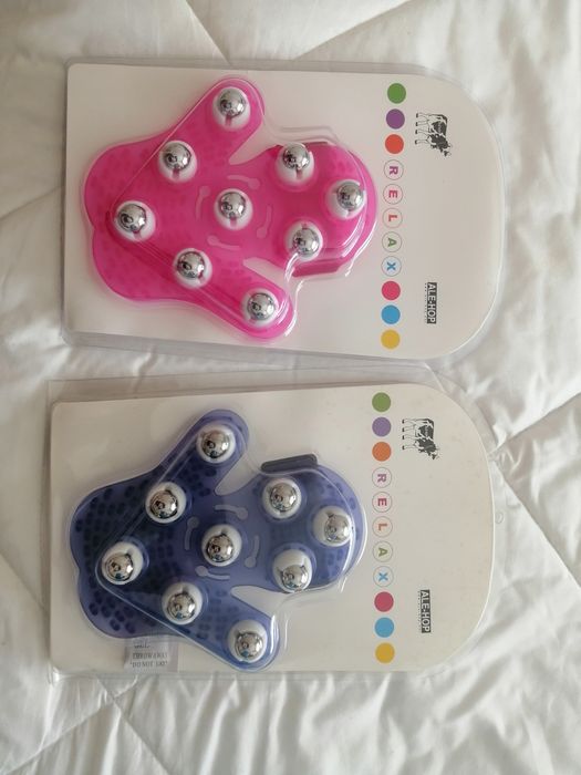 Um par de luvas com Esferas de massagem