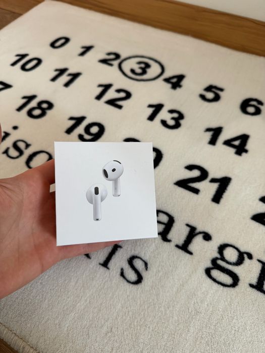 Słuchawki AirPods 4 ANC
