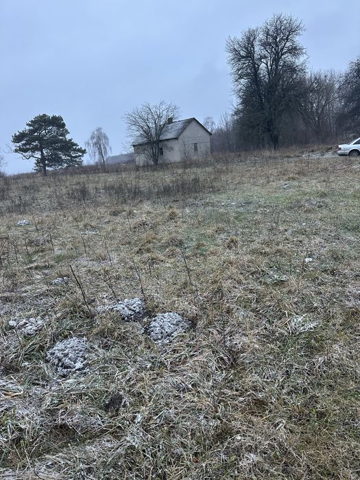Продам земельну ділянку біля озера
