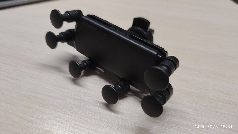 Авто держатель телефона или смартфона