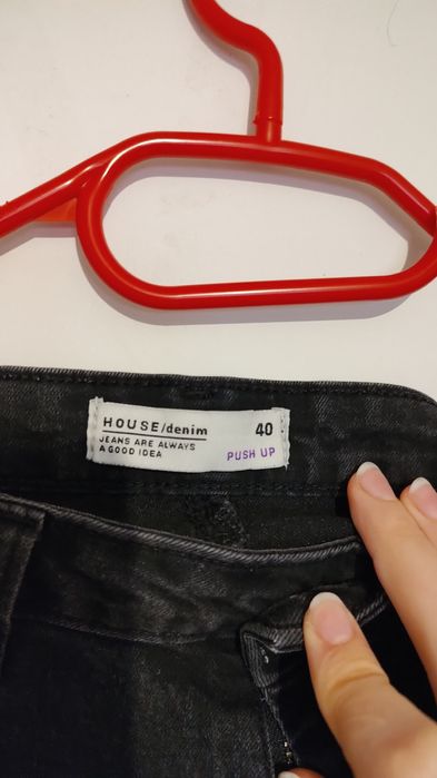 Czarne dżinsy skinny damskie
