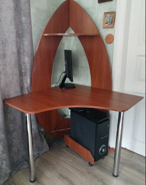 Стіл кутовий, комп'ютерний