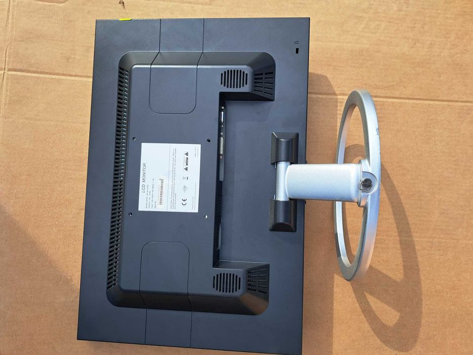 Monitor LCD tanio
