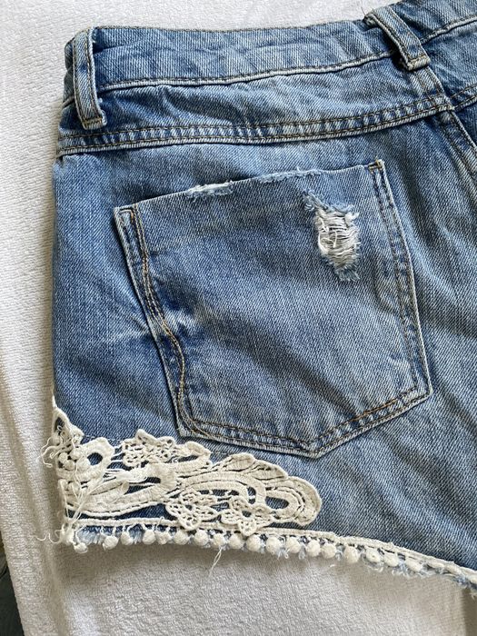 Krotkie  jeansowe spodenki damskie Zara