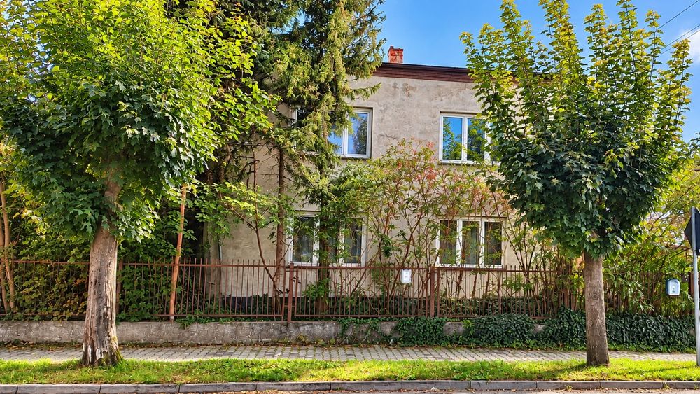 Na sprzedaż dom w Głownie, 168m2, działka 3130m2, Głowno, dwa wejścia, dwie kuchnie, 2 łazienki, 6-7 pokoi,