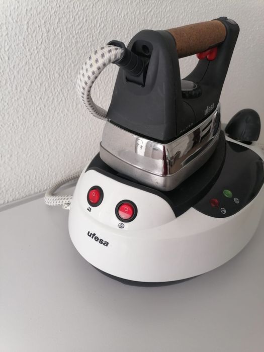 Ferro de engomar com Caldeira Ufesa PL1410