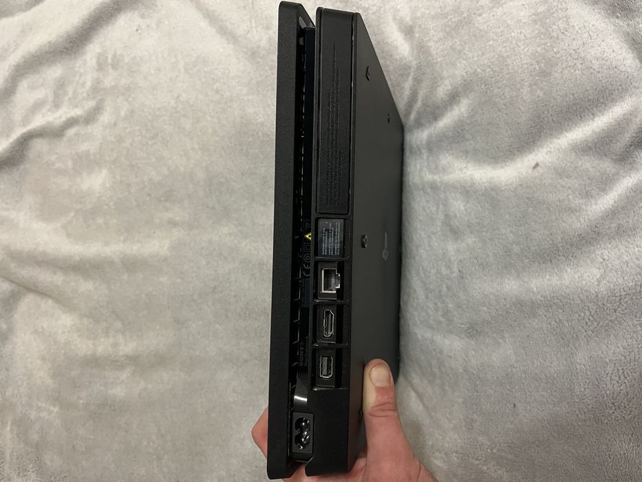 Sony playstation 4 slim 1tb PS4