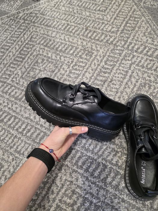 czarne loafersy, eleganckie buty, mokasyny