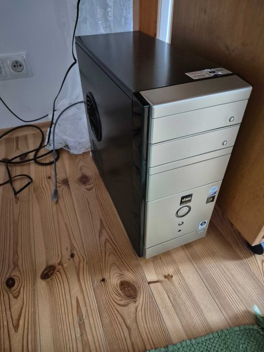 Sprzedam dwie obudowy do komputerów Vobis i Pentium