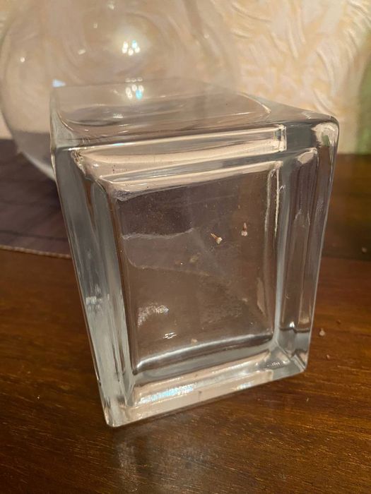 Скляна ваза для декорування.