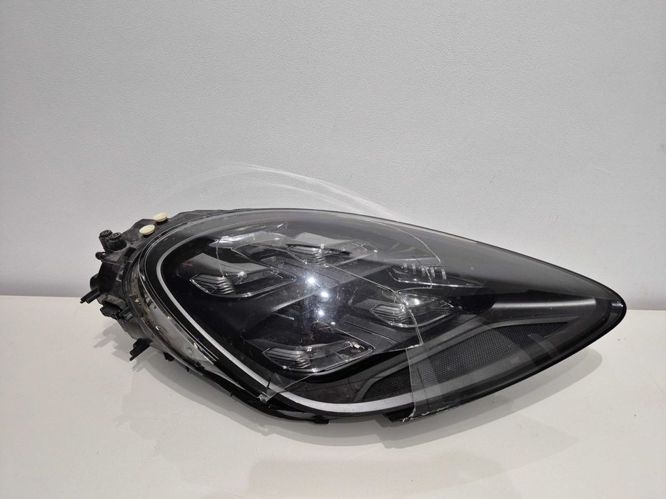 Porsche Cayenne III 17-22 Lampa reflektor prawy przód MATRIX 10PIN EU
