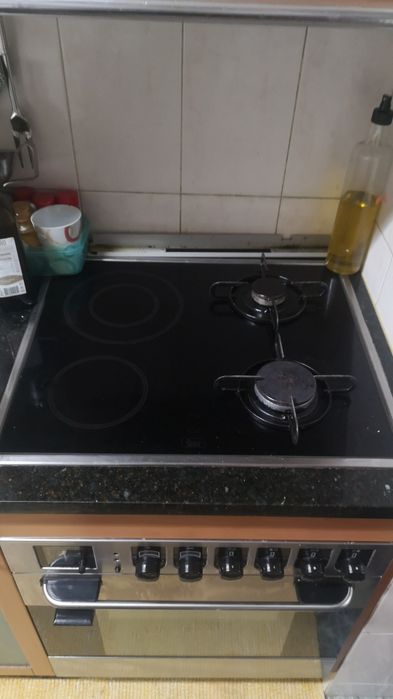 Forno + Placa 4 zonas vitrocerâmica + gás TEKA