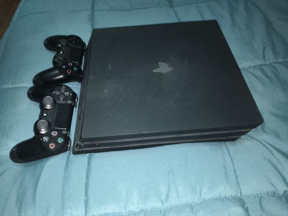 PlayStation 4 Pro 1TB + 2 kontrolery DualShock 4 – sprawna, komplet