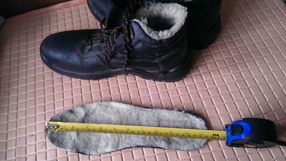 Мужские зимние супер прочные ботинки 44-го размера в хорошем состоянии