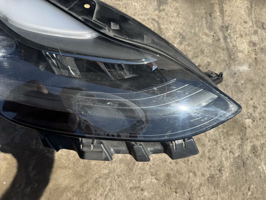 Tesla Y фара тесла