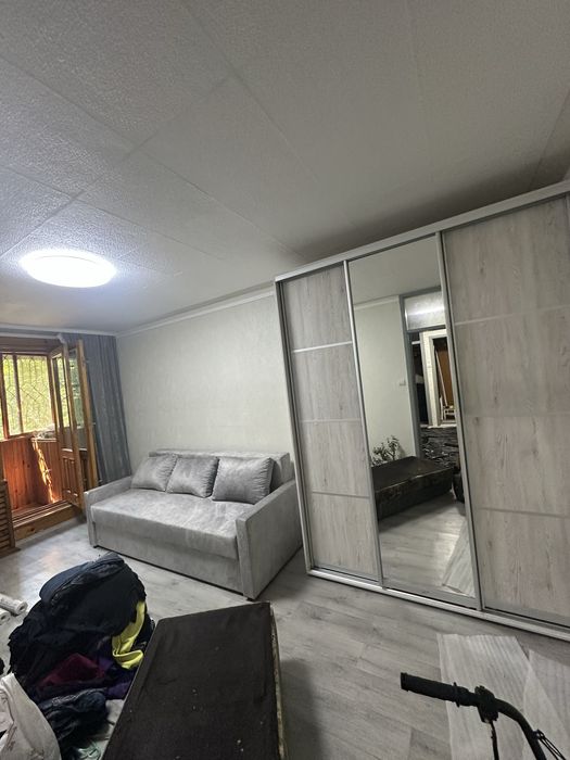 продам шкаф-купе новый, с зеркалом и перемычками