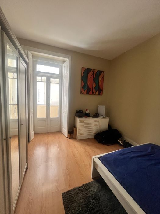 Quarto para arrendar na graça a 10 minutos da estaçao santa polonia