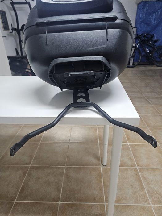 Top Case Givi c/ encosto e base e suporte para xmax