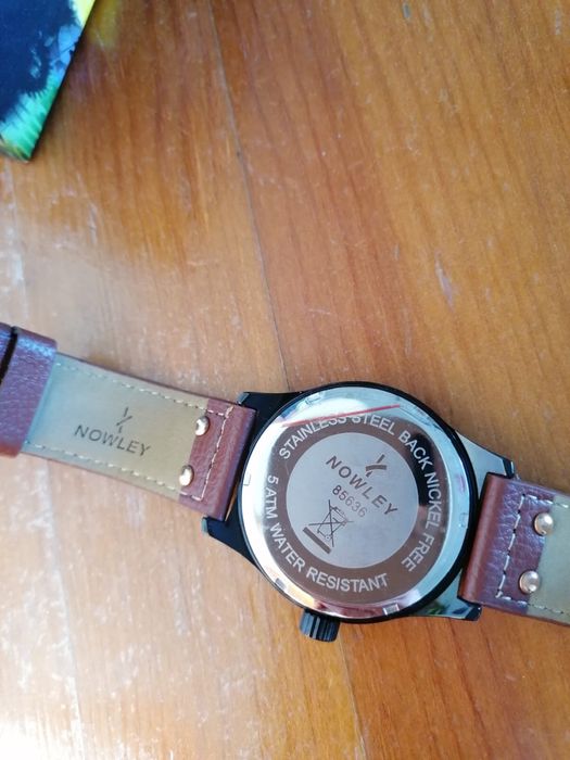 Relógio Masculino Novo em couro castanho