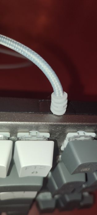 Продаю комплект для компьютера.(Клпвиатура,мышка,наушники)