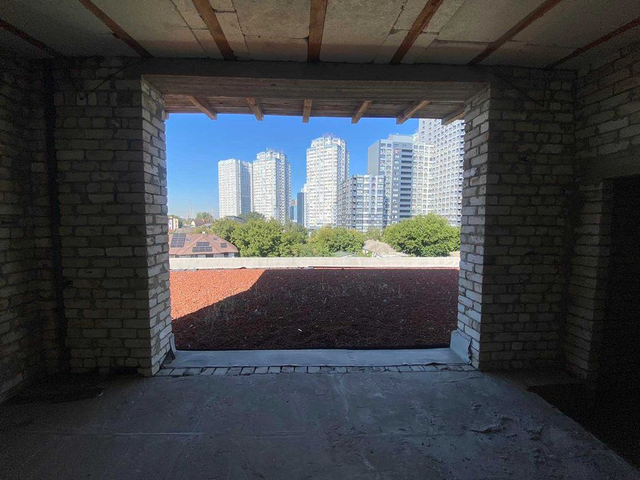 Будинок 500м2.Всі комунікаїї підключено. 200м до метро Осокорки