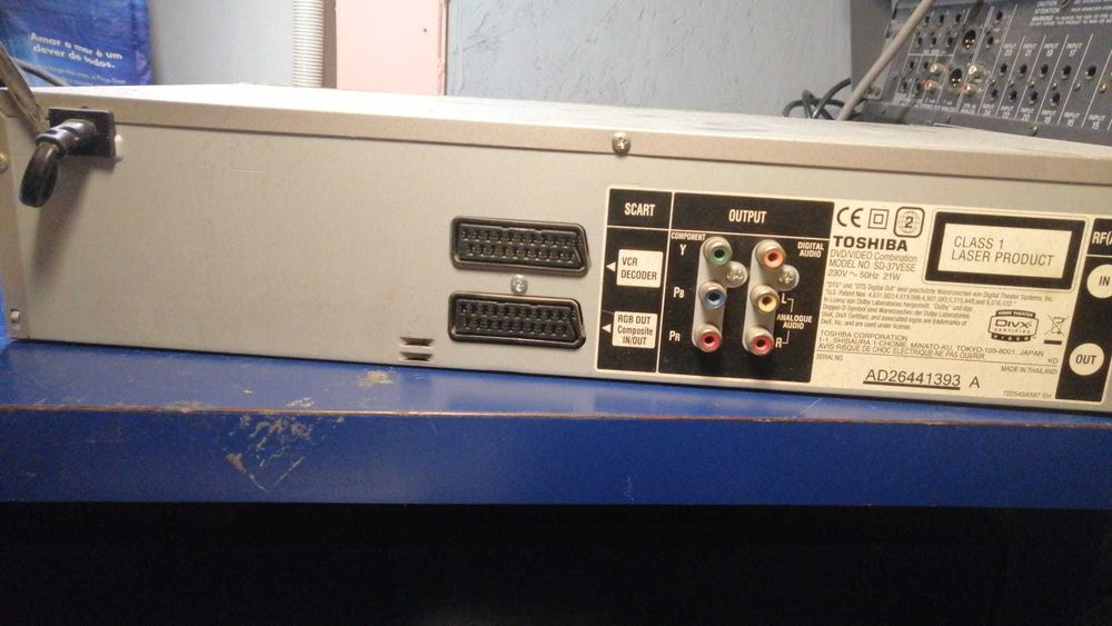 Toshiba DVD player/videocassette recorder  SD-37VE
