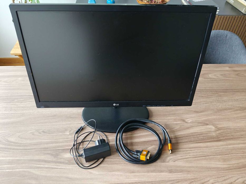 Monitor LG Full HD LED 24" - Modelo: 24M38H