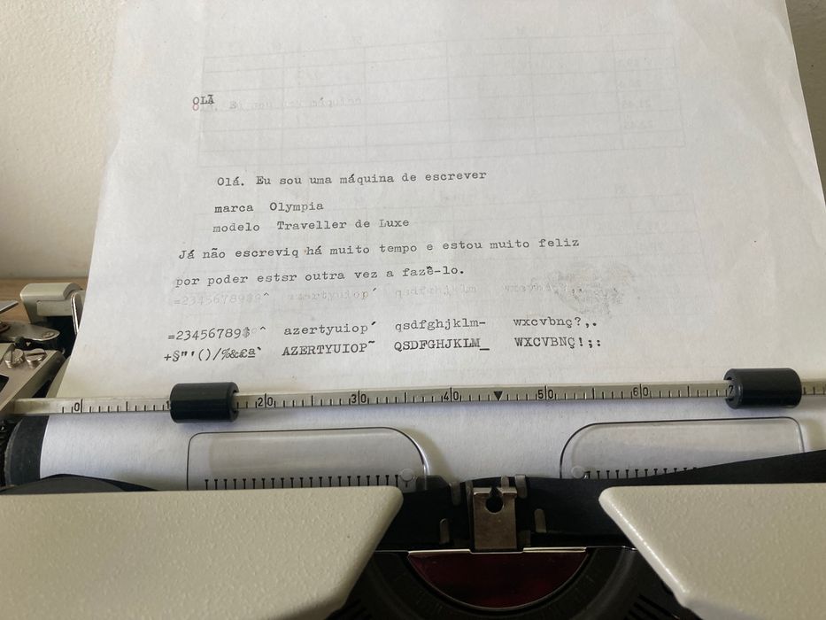 Máquina de escrever   ***   AEG  Traveller de Luxe