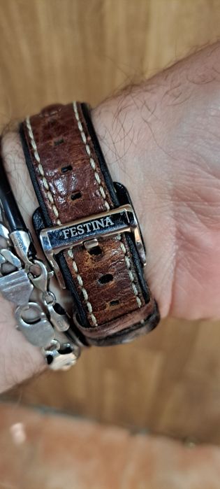 Relógio Festina multifunções.