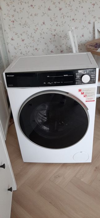Pralka Sharp otwierana z boku