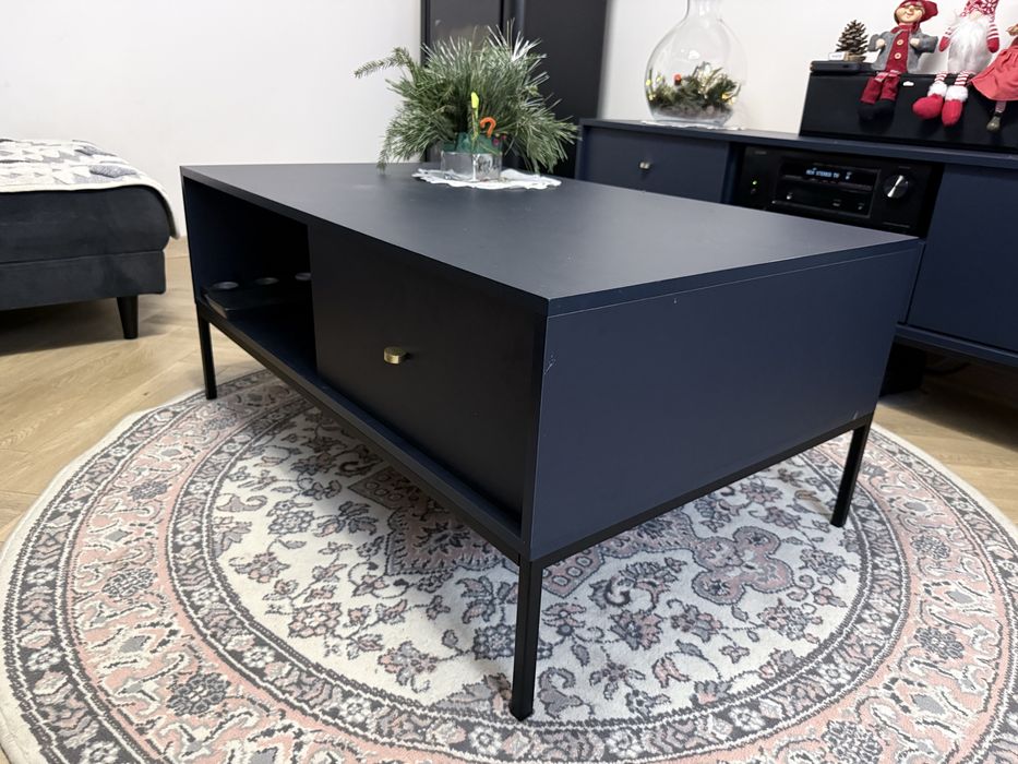 Stół do salonu granatowy