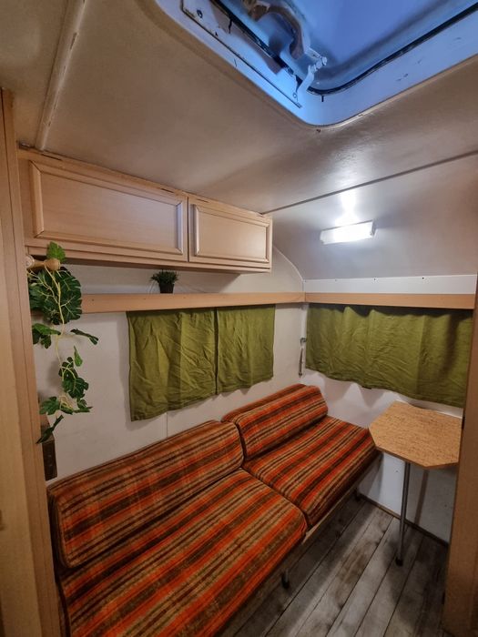 Caravana c/ WC e documentos