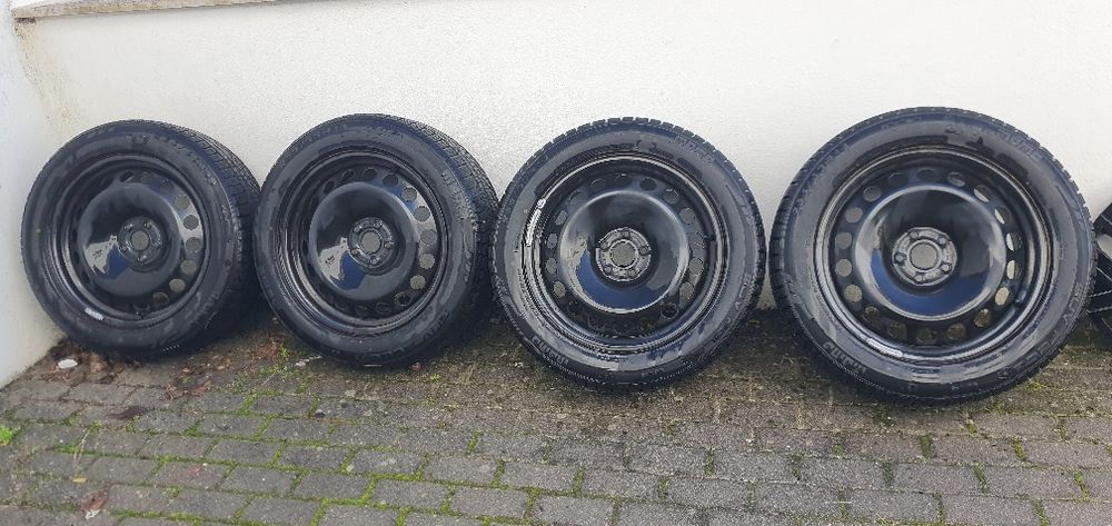 4 jantes com pneus semi-novos e tampões