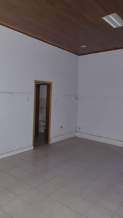 Vende-se loja em Mem Martins Sintra