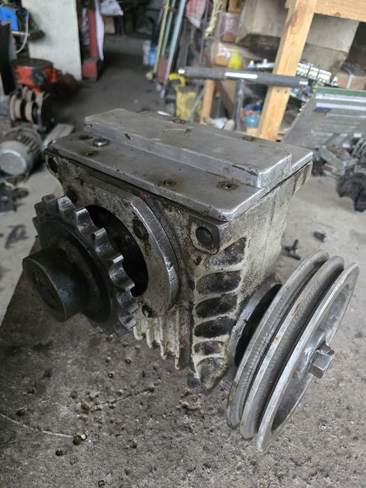 Редуктор РЧУ-100 передатка 1/50 з шківом