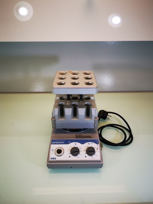 Laboratoryjne mieszadło magnetyczne na probówki