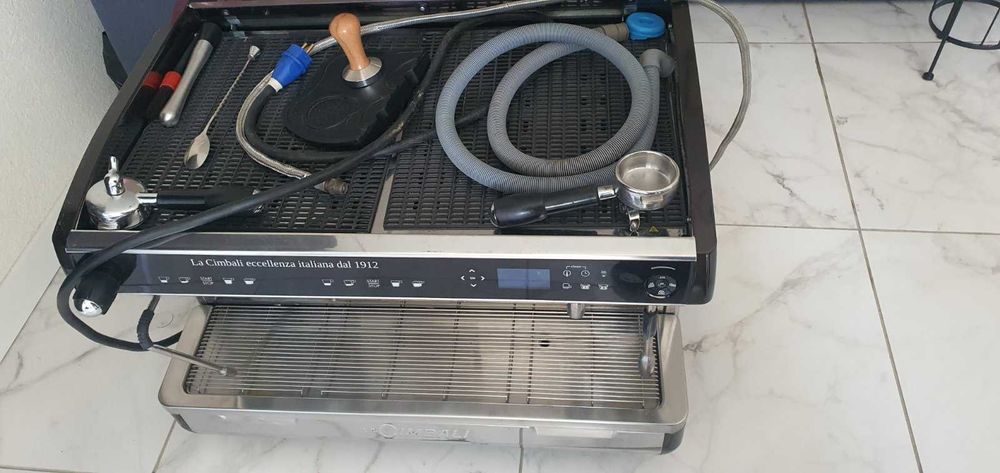 Продам професійну кавомашину La Cimbali M34